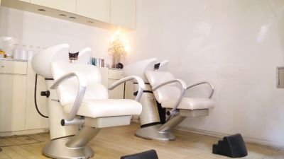 【川西能勢口】≪月給23万円スタート/パート時給1150円!≫≪社会保険完備≫条件抜群!長く働ける条件が整ったアットホームサロン!お客さまと密に関われるので、働きがいも抜群です!“tural~in su(アチュラル)”からスタイリスト(美容師)の求人☆★