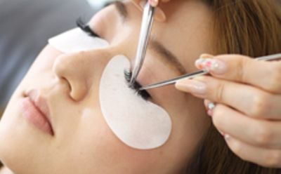 【梅田】《経験者募集 》社保完備☆日祝定休日☆実働8時間☆平均20：30退社☆「好待遇」の働き易い環境♪お客様1人1人としっかり向き合える★クリニック併設のアイラッシュサロン☆”fairy eye”からアイリスト（アイデザイナー・まつ毛エクステ）の求人☆★