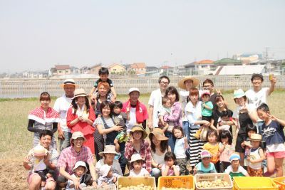 【金剛】≪有休あり・土日取得OK≫≪月給20万円≫≪レッスンの8割が営業内≫≪社会保険完備≫個性を尊重するのでスタッフさんの笑顔が抜群！みんなが楽しく働く「cha-cha blanc（チャチャブラン）からアシスタント（美容師）の求人★☆