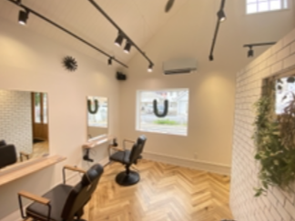 【東岸和田】≪残業代支給あり≫≪19時過ぎには退勤≫≪完全週休2日≫≪保険料サポートあり≫「人とのつながり、出会いに感謝」の思いを大切にする、少人数のアットホームサロン！メリハリつけるカリキュラムでレッスンしても21時には退社！スタッフ思いの働きやすいサロンです！「uta（ウタ）」からアシスタント（美容師）の求人☆★☆