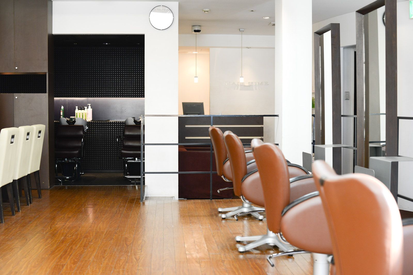 【JR高槻】≪社会保険完備≫≪有給休暇あり≫高槻という街密着型サロン!時代とお客様に合わせて進化し続けてます!仕事も遊びも真剣、「HAIR TIME preem(ヘアータイムプリーム)」からアシスタント(美容師)の求人☆★