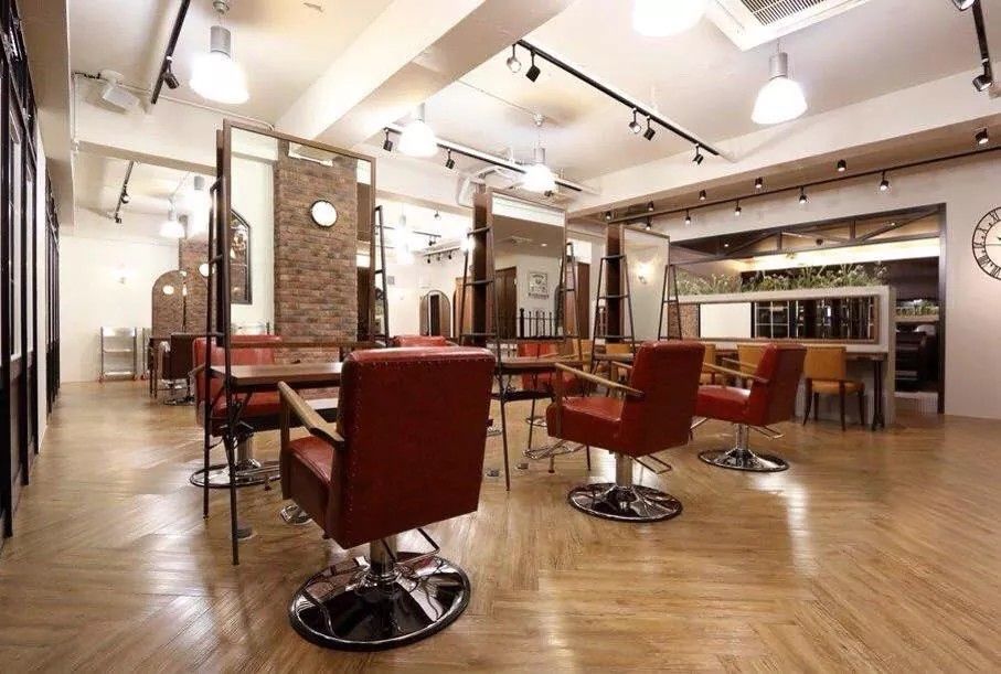 【JR高槻】≪社会保険完備≫≪有給休暇あり≫仕事も遊びも真剣！幅広い経験を積んで、人として美容師として成長できます！高槻という街に密着する「gem by HAIR TIME（ジェムバイヘアータイム）」からアシスタント（美容師）の求人☆★