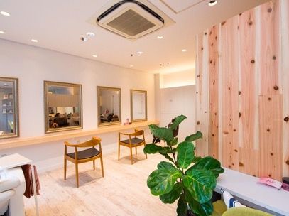 【中津】≪未経験OK≫≪社会保険あり≫ネイル・ヘアーも提供する女性のためのトータルビューティーサロンです！何でも話し合って決める働きやすい環境の「Wardrobe by CHERIE（ワードローブバイシェリー）」からアイリスト（まつげエクステ・まつげパーマ・アイブロウ）の求人☆★