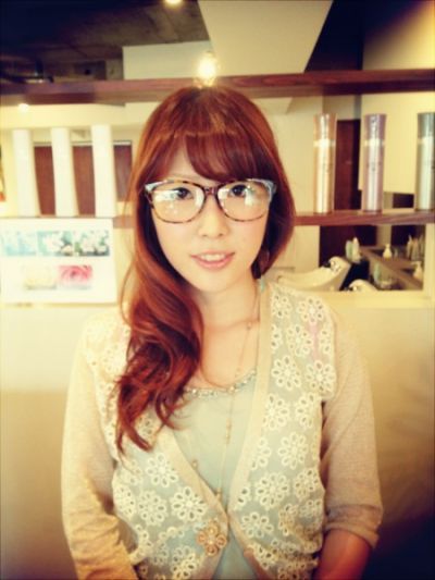 【都島】★未経験・新卒生OK★駅チカでアクセス抜群！！地域密着型でアットホームな雰囲気♪気さくなスタッフさん達と一緒に楽しく働いていきませんか 白を貴重としたシンプルで落ち着きのあるヘアサロンSIELLA（シエラ）からアシスタント（美容師）の求人☆★☆