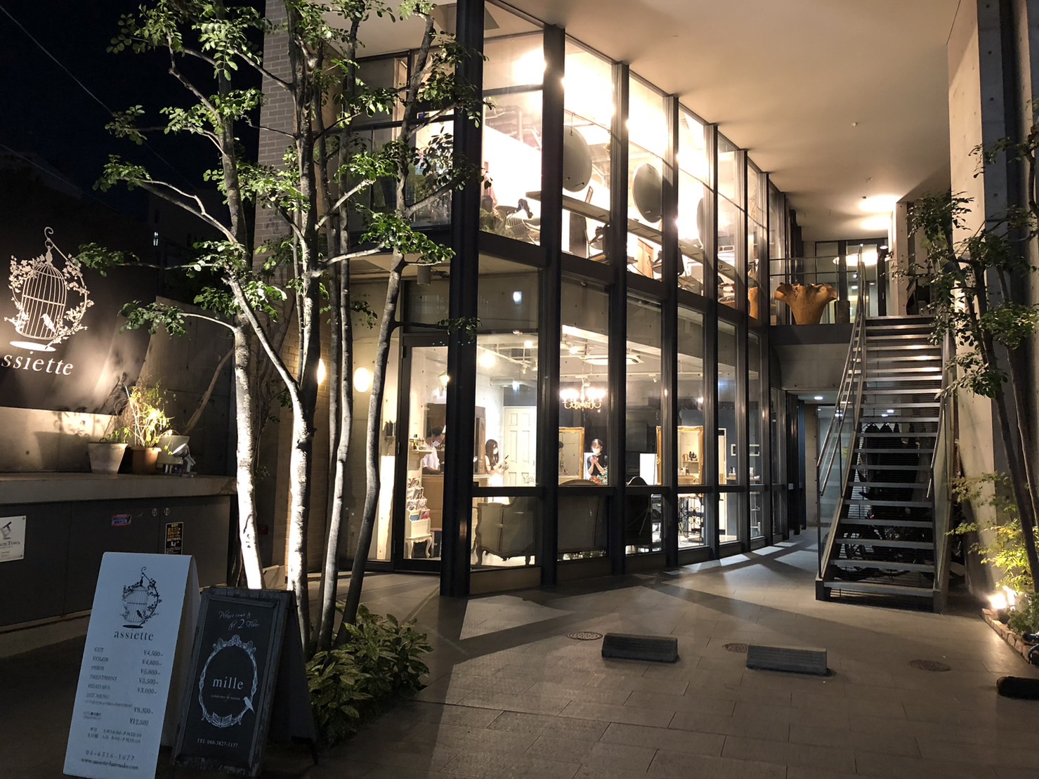 【南森町】≪完全週休2日制≫≪賞与あり≫≪社会保険完備≫2フロア制のオシャレなサロン！カットカラーやストレート、ブリーチなど幅広いメニューが人気！早期デビューしたい方にもオススメです！「assiette（アシェット ）」からアシスタント（美容師）の求人☆★☆