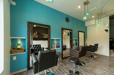 【水無瀬】≪月給24万円〜≫≪月8〜10日休み≫≪社会保険完備≫お客様を幸せにするためにはスタッフさんが幸せでなければならないという考えのオーナーさん！そんな温かいオーナーさんやスタッフさんと一緒にサロンを盛り上げていきましょう「Paragon hair（パラゴンヘアー）」からスタイリスト（美容師）の求人★☆