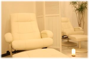 【上桂】19時台には帰れる！！☆未経験OK☆社会保険完備☆実働8時間☆地域の方から長年愛されているアットホームなサロン♪”Nail Salon Ange（ネイル サロン アンジュ）”からアイリスト・アイデザイナー（アイラッシュ・まつ毛エクステ）の求人♪