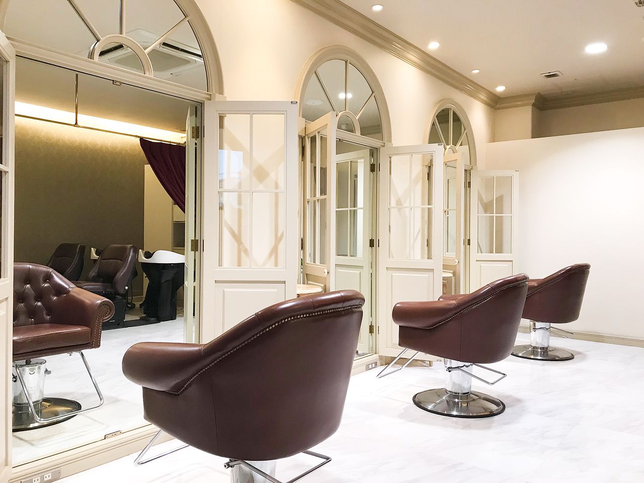 【摂津市】◇◆社会保険完備◆カット入客チャンスあり◆◇入社3年目ST約30万円の給与！入客チャンスの多い右肩上がりの会社で、高額月給も狙っていけますよ★Queen’s Berry(クインズベリィ)からスタイリスト(美容師)の求人☆★