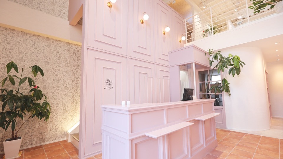 【我孫子町】≪社会保険完備≫≪完全週休2日制≫≪月給25万円スタート≫女性が長く働ける環境がバッチリ！美容に熱いスタッフさんと一緒にサロンを盛り上げましょう！「LUNA （ルナ）」からスタイリスト（美容師）の求人☆☆