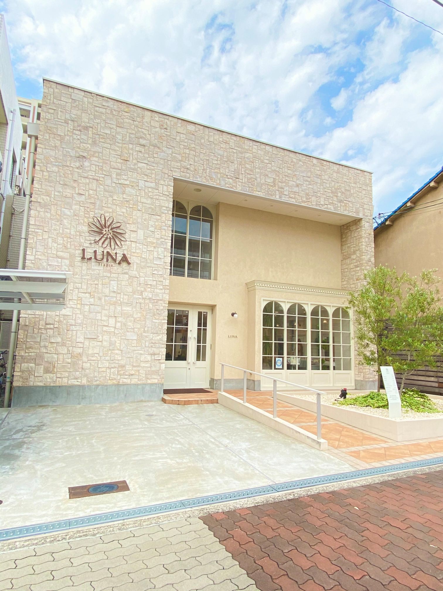 【我孫子町】≪社会保険完備≫≪完全週休2日制≫≪20時迄に退勤可能≫女性が長く働ける環境がバッチリ！家庭と仕事を両立しながら働ける環境です「LUNA (ルナ)」からネイリスト（ネイル）の求人☆☆