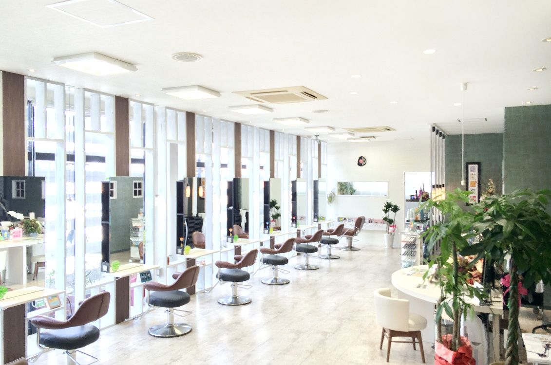 【恵我ノ荘】≪完全週休2日制≫≪年間公休12日≫≪社会保険完備≫≪住宅手当あり≫好条件と福利厚生が整った安心して働けるヘアサロン！トレーニングルームを完備し営業中レッスンできるので効率よく学べるので2年以内のデビューを目指せます！アイラッシュも学べるお店です「CRYSTAL MAGIC 禅（クリスタルマジックゼン）」からアシスタント（美容師）の求人☆★☆