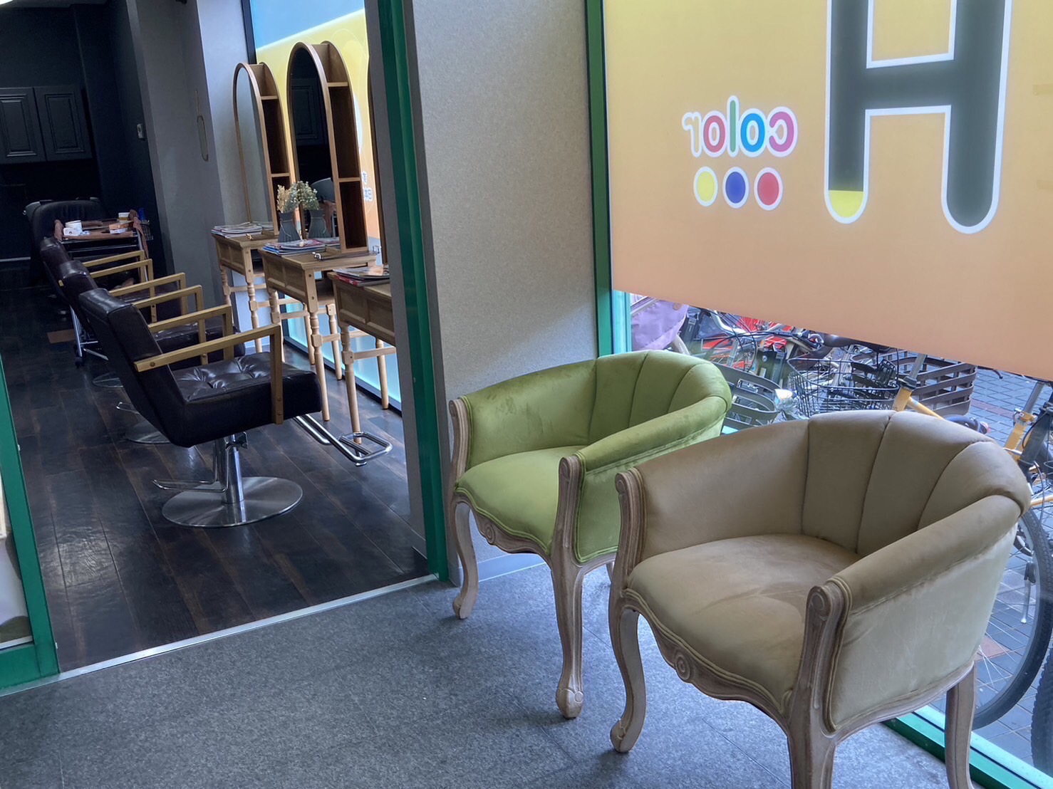 【喜志駅】≪社会保険完備≫≪パート募集≫カラー専門店！カットなし！美容師の経験を活かせるお仕事です！「H color 白髪染め専門店（エイチカラーシラガゾメセンモンテン）」からカラーリスト（美容師）の求人☆★