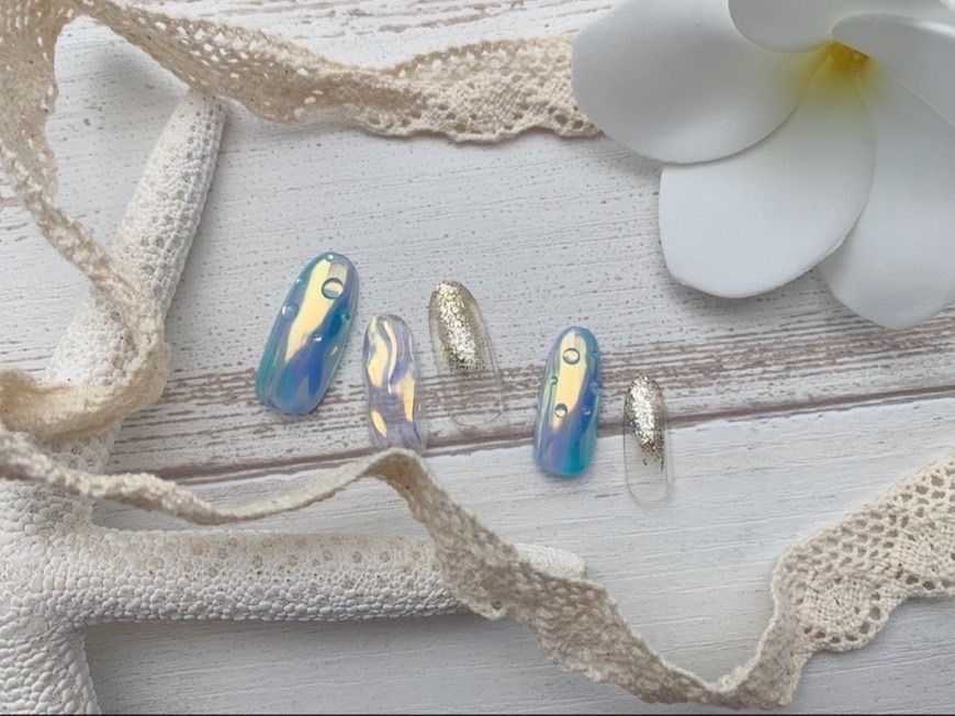 【千里中央】≪日曜定休≫≪社会保険完備≫≪19時まで勤務≫大人可愛いネイルサロン地域密着型でアットホームだから、女性が働きやすい雰囲気です！デザインアートを幅広く取り入れ、お洒落なお客様から大人気のサロン「PLUMERIA 千里中央店（プルメリアセンリチュウオウテン）」からネイリスト（ネイル）の求人★☆