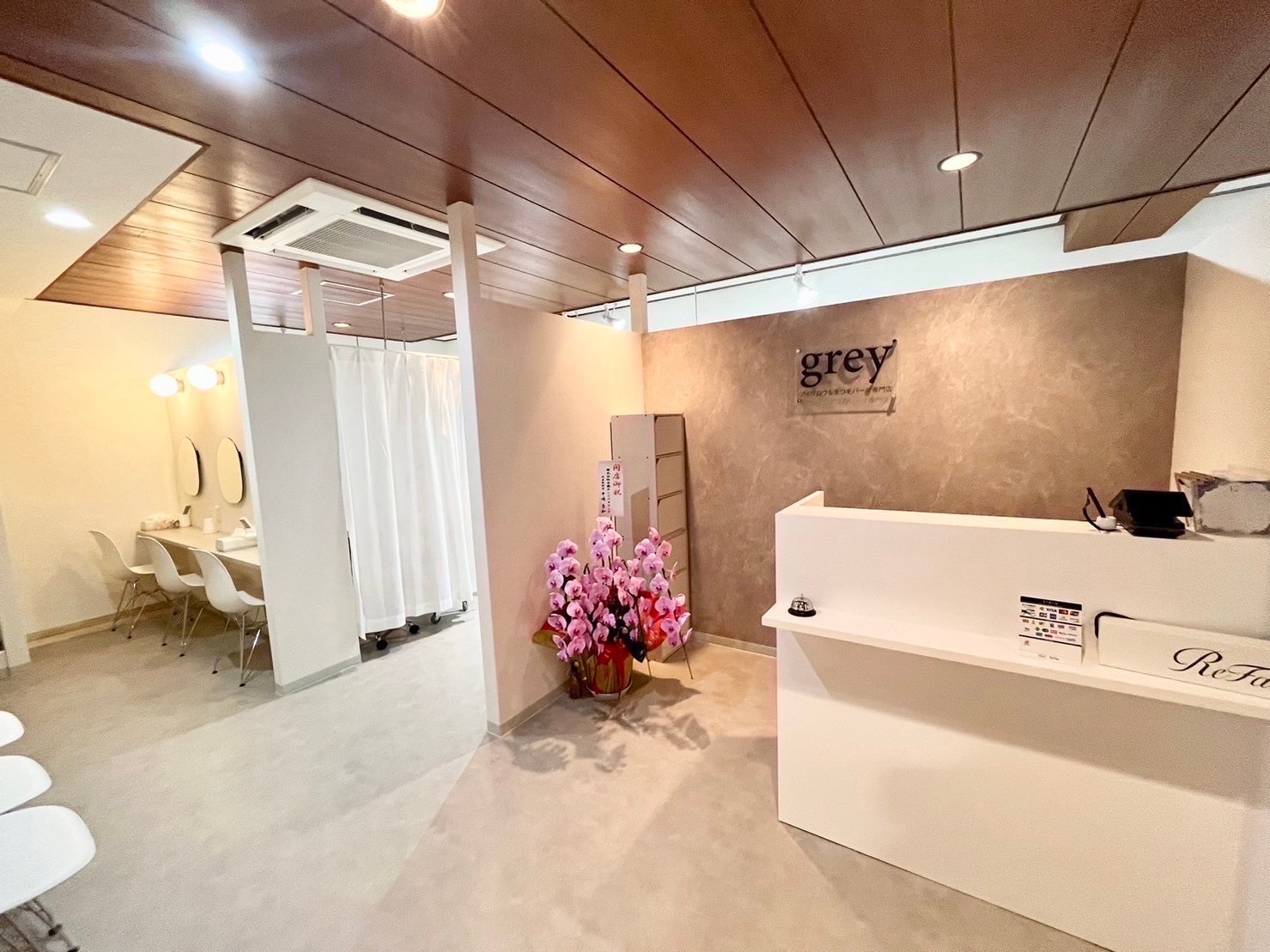 【京橋】≪アイブロウ&まつ毛パーマ専門店 ≫≪平日は11～20時、土日祝は10～19時までの営業≫≪完全週休2日制≫歩合給充実＆入客スタイルのカスタマイズOKで自分のペースで働ける！「grey 京橋店（グレイキョウバシテン）」からアイリスト（まつげパーマ・アイブロウ）の求人☆☆