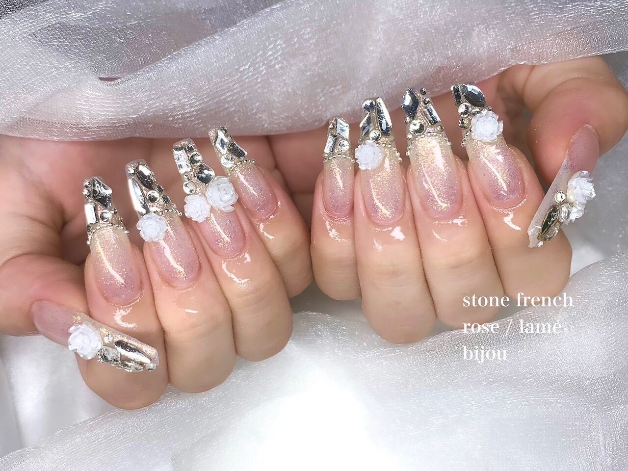 【心斎橋】≪スカルプやロングメニューが人気！≫≪メンズネイルメニューあり≫≪有給休暇消化率100％≫≪土日は月2回休みOK≫≪月給22万円〜≫≪社会保険完備≫≪月12日休みも可能≫有給休暇で連休もOK！頑張った分はしっかり歩合で還元！自分のライフスタイルに合わせて働く事の出来る環境ですよ！「Roi by joieange（ロアバイジョアアンジェ）」からネイリスト（ネイル）の求人★☆★