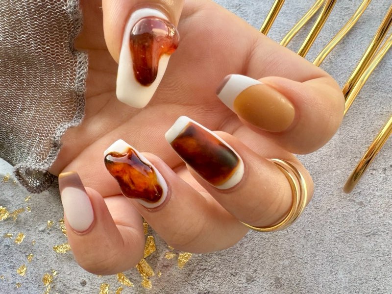 【難波】≪有給休暇消化率100％≫≪土日は月2回休みOK≫≪月給23万円〜≫≪19時迄の時短社員OK≫≪月12日休みも可能≫社会保険完備！有給休暇で連休もOK！頑張った分はしっかり歩合で還元！自分のライフスタイルに合わせて働く事の出来る環境ですよ！「joieange 難波店（ジョアアンジェナンバテン）」からネイリスト（ネイル）の求人★☆★