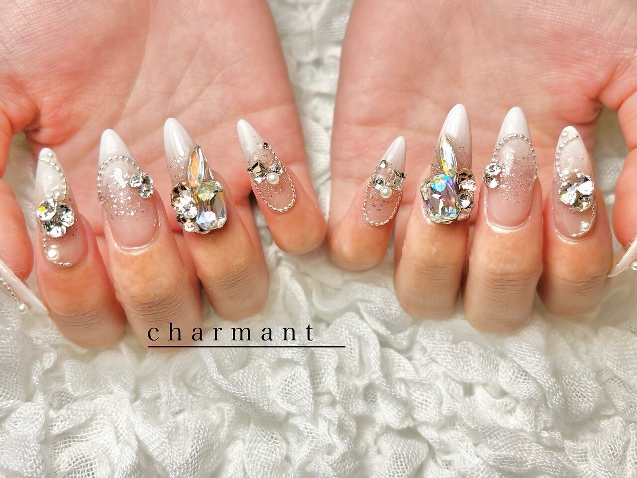 【天王寺】≪有給休暇消化率100％≫≪土日は月2回休みOK≫≪基本給25万円、平均給与30万円前後≫≪連休の取得も可能≫≪頑張った分はしっかり歩合で還元≫≪社会保険完備≫自分のライフスタイルに合わせて働く事の出来る環境「charmant（シャルモン）」からネイリスト（ネイル）の求人★☆★