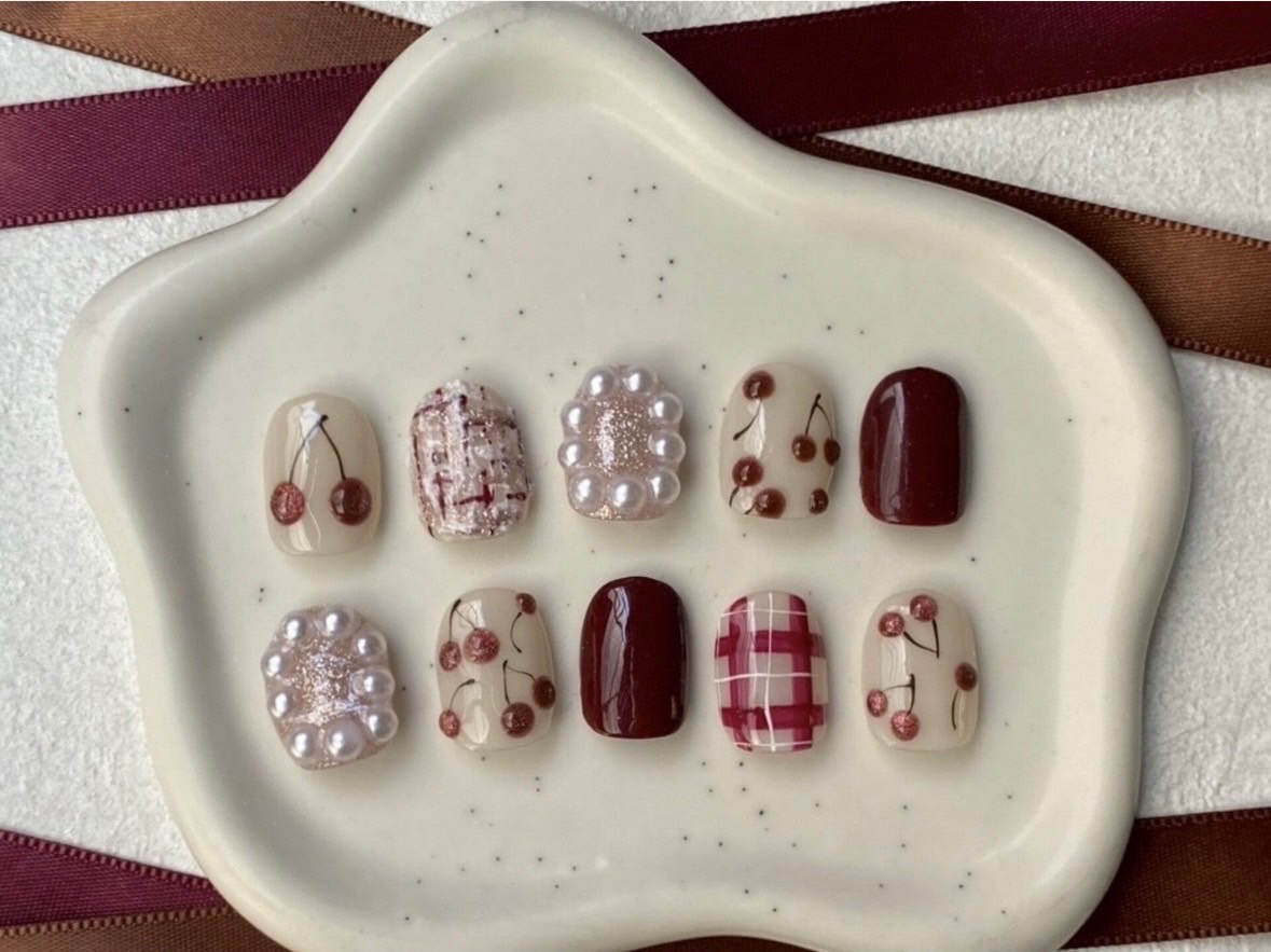 【谷町四丁目】≪月12日休みも可能≫≪土日は月2回休みOK≫≪月給25万円～≫社会保険完備！有給休暇消化率100％・有給休暇で連休もOK・頑張った分はしっかり歩合で還元！自分のライフスタイルに合わせて働く事の出来る環境ですよ「PEACE（ピース）」からネイリスト（ネイル）の求人★☆★