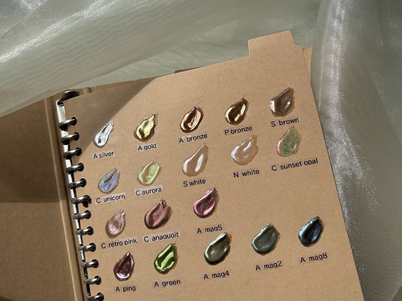 【天王寺】≪有給休暇消化率100％≫≪土日は月2回休みOK≫≪基本給25万円、平均給与30万円前後≫≪連休の取得も可能≫≪頑張った分はしっかり歩合で還元≫≪社会保険完備≫自分のライフスタイルに合わせて働く事の出来る環境「charmant（シャルモン）」からネイリスト（ネイル）の求人★☆★