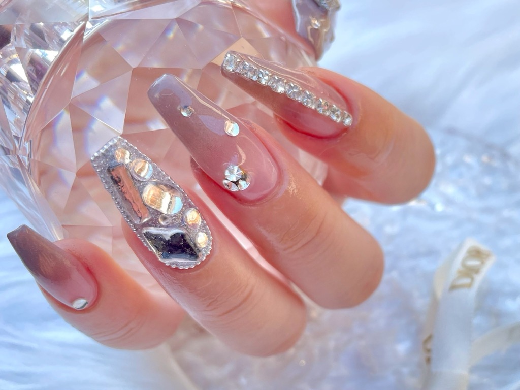 【難波】≪有給休暇消化率100％≫≪土日は月2回休みOK≫≪月給23万円〜≫≪19時迄の時短社員OK≫≪月12日休みも可能≫社会保険完備！有給休暇で連休もOK！頑張った分はしっかり歩合で還元！自分のライフスタイルに合わせて働く事の出来る環境ですよ！「joieange 難波店（ジョアアンジェナンバテン）」からネイリスト（ネイル）の求人★☆★