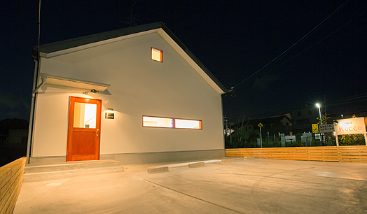 【木幡】≪ブランクありでもOK≫≪アシスタント専任も大歓迎!≫≪完全週休2日制≫スタイリストデビューせずに生涯アシスタント専門職も可。残業もほぼなし!プライベートの時間もしっかりと確保できます!週休3日制も相談OK。「楽」ではない仕事だからこそ、美容師という仕事を「楽しみ」ましょう!!「ROCCO(ロッコ)」からアシスタント(美容師)の求人☆★