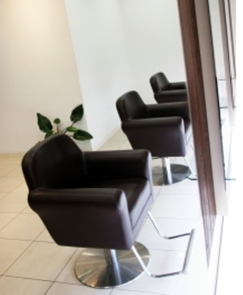 【さくら夙川】オーナーさんからしっかりレッスンを見てもらえる環境なので安心して技術を学べますよ！地域密着型のアットホームサロン「retreat（リトリート）」アシスタント（美容師）の求人☆☆