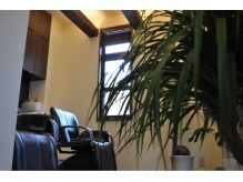 【上本町】≪社会保険完備＆土日は月2回なら取得可能≫≪平均退社時間は20:00≫プライベートも充実させながら、日々の仕事に取り組みましょう！「hair design Rire（ヘアーデザインリィル）」からスタイリスト（美容師）の求人☆★☆