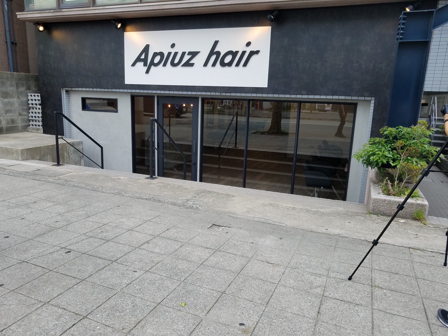 【西宮北口】≪完全マンツーマン施術≫≪社会保険完備≫正社員・業務委託・パートが在籍するサロンですが、スタッフ同士の繋がりも大切にしており、お休みや勤務時間も相談OKで働きやすい環境のサロン「Apiuz Hair 西宮北口（アピューズヘアーニシノミヤキタグチ）」スタイリスト（美容師）の求人☆★