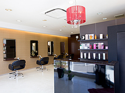 【醍醐】≪月給18万円スタート≫≪社会保険完備≫基本的に時間外営業無しの平均退社18時!!結婚してからの産休育休制度、時短勤務制度も取り入れ安心して長く働ける環境をつくっています!Worker bee(ワーカービー)からアシスタント(美容師)の求人☆★