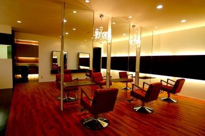 【王寺】≪月給30万〜≫≪スタイリスト平均43万円≫≪産休育休取得率100%≫たくさんのお客様に愛される地域の人気サロン！しっかり入客チャンスがあるので、ライフスタイルに合わせて働いてもよいお給料になります！「SR 王寺店（エスアールオウジテン）」からスタイリスト（美容師）の求人☆★☆