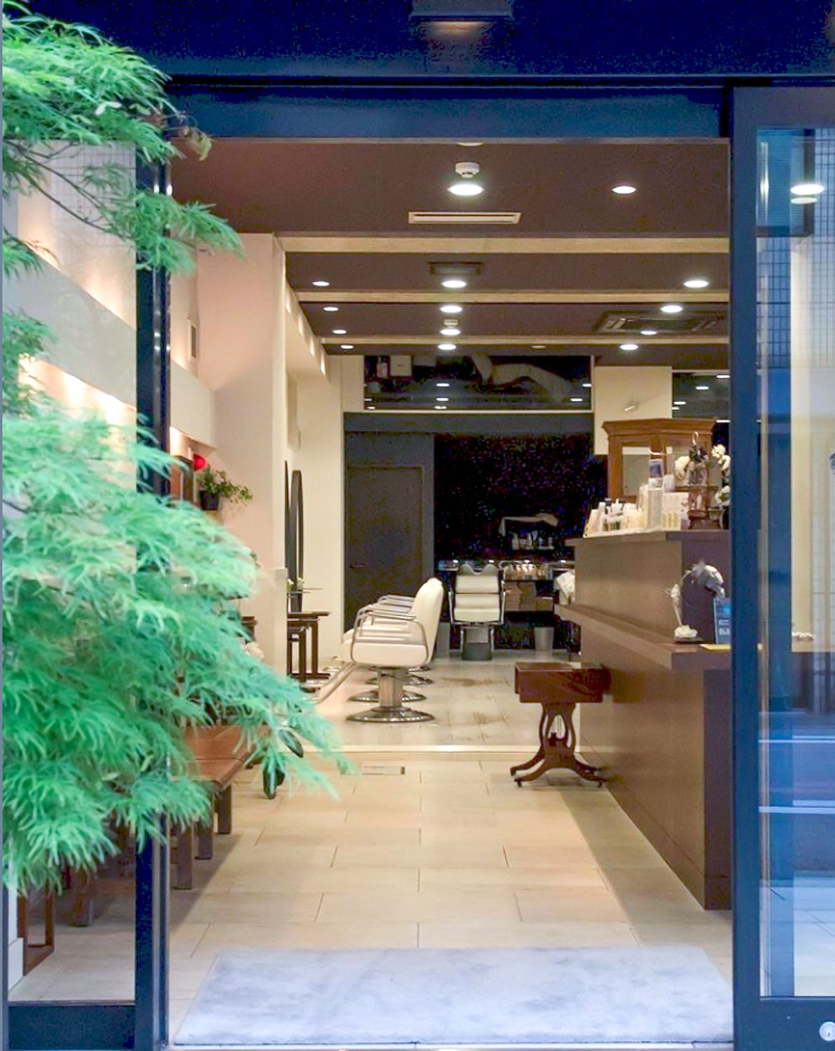 【北大路】◆完全週休2日制・19時営業終了・住宅手当あり・営業時間内レッスン・社会保険完備◆ウィッグ代や講習費の負担など、スタッフが働きやすいように色々な面でサポートしています！自身のペースでレッスンスケジュールを立てられる「COCOTEA 北大路店（ココティキタオオジテン）」からアシスタント（美容師）の求人☆★