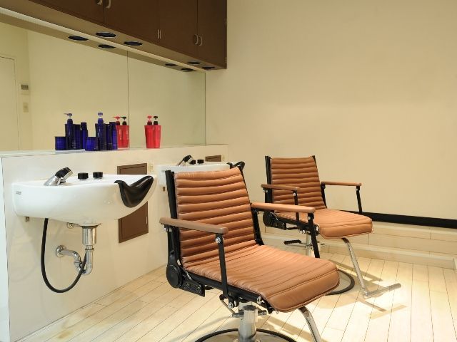 【鳴尾】≪夜遅くなりません≫リーズナブルな価格で地元のお客様から人気のアットホームサロン☆働きやすくフレンドリー環境ですよ!「atelier FRee naruo(アトリエフリーナルオ)」からスタイリスト(美容師)の求人☆☆