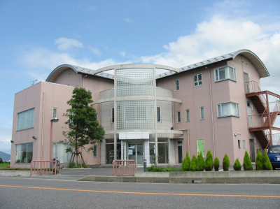 【近江八幡駅】◇◆平均退社19時◆社会保険完備◆有給休暇あり◆◇ヘアケアに特化し、展開するサロンモア！待遇面もバッチリで働きやすさ◎育休や産休制度も有るので長く勤めていける環境♪新規カット入客チャンスが多いのも魅力ですよ！モアアヴァンセからスタイリスト(美容師)の求人☆★