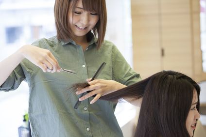 【志紀】≪月8日休み≫≪社会保険完備≫≪月給25万円〜≫産休制度もあって結婚や出産後の復帰も安心!頑張りを評価する体制で、働きがいもある「VIVIT 志紀店(ビビットシキテン)」からスタイリスト(美容師)の求人☆★