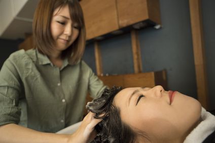 【志紀】≪月8日休み≫≪社会保険完備≫パートさんも募集中!プライベート重視派も安心の自主性重視のカリキュラム!頑張る人は2年デビューも可能!「VIVIT 志紀店(ビビットシキテン)」からアシスタント(美容師)の求人☆★
