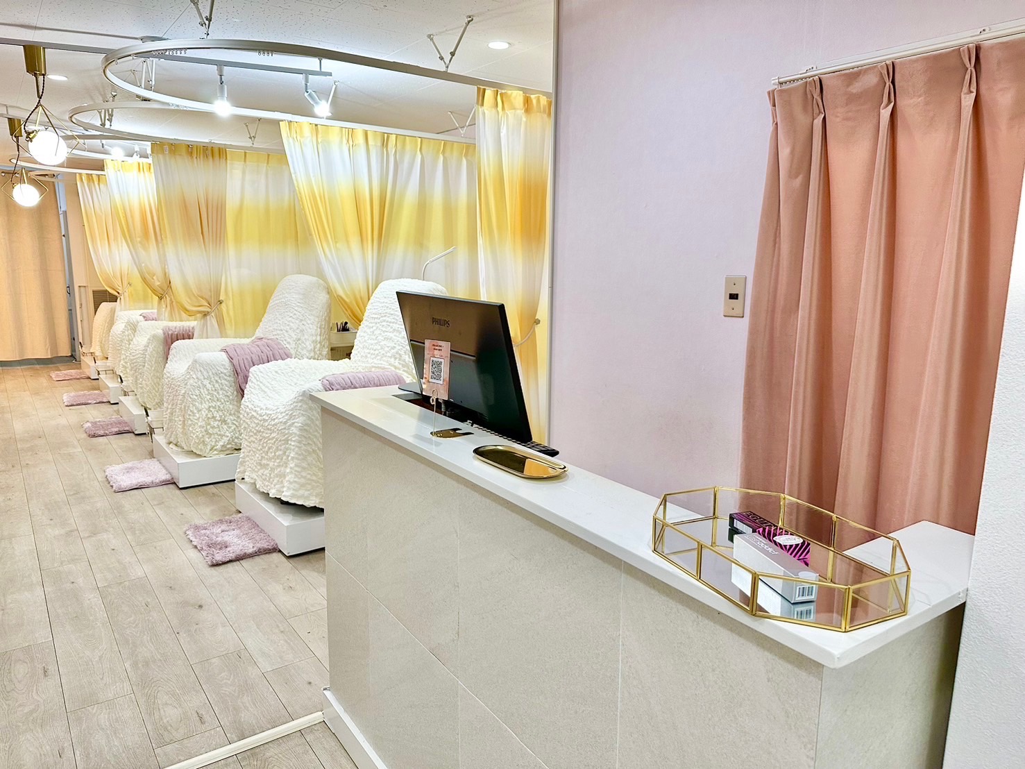 【梅田】≪土日の固定休OK・社会保険完備・入社6ヵ月後はフレックスタイムあり!有給休暇あり!≫「プライベートもお給料も妥協したくない!」そんな方にお勧めのサロン「プライベートもお給料も妥協したくない!!」「i eye… 梅田茶屋町店（アイアイウメダチャヤマチテン）」からアイリスト（アイデザイナー・まつげエクステ）の求人☆☆