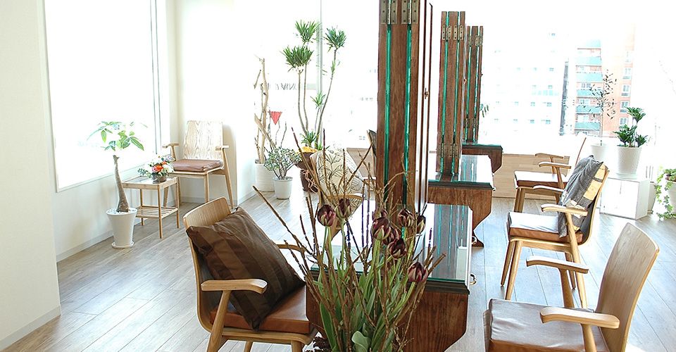 【四ツ橋】≪フリー／指名共に60％≫の高還元！高単価で自分の頑張り次第で高収入も可能です。出勤時間日数など自由なので、プライベートも大事に出来ます！Direction (ディレクション)からスタイリスト(美容師)の求人☆★