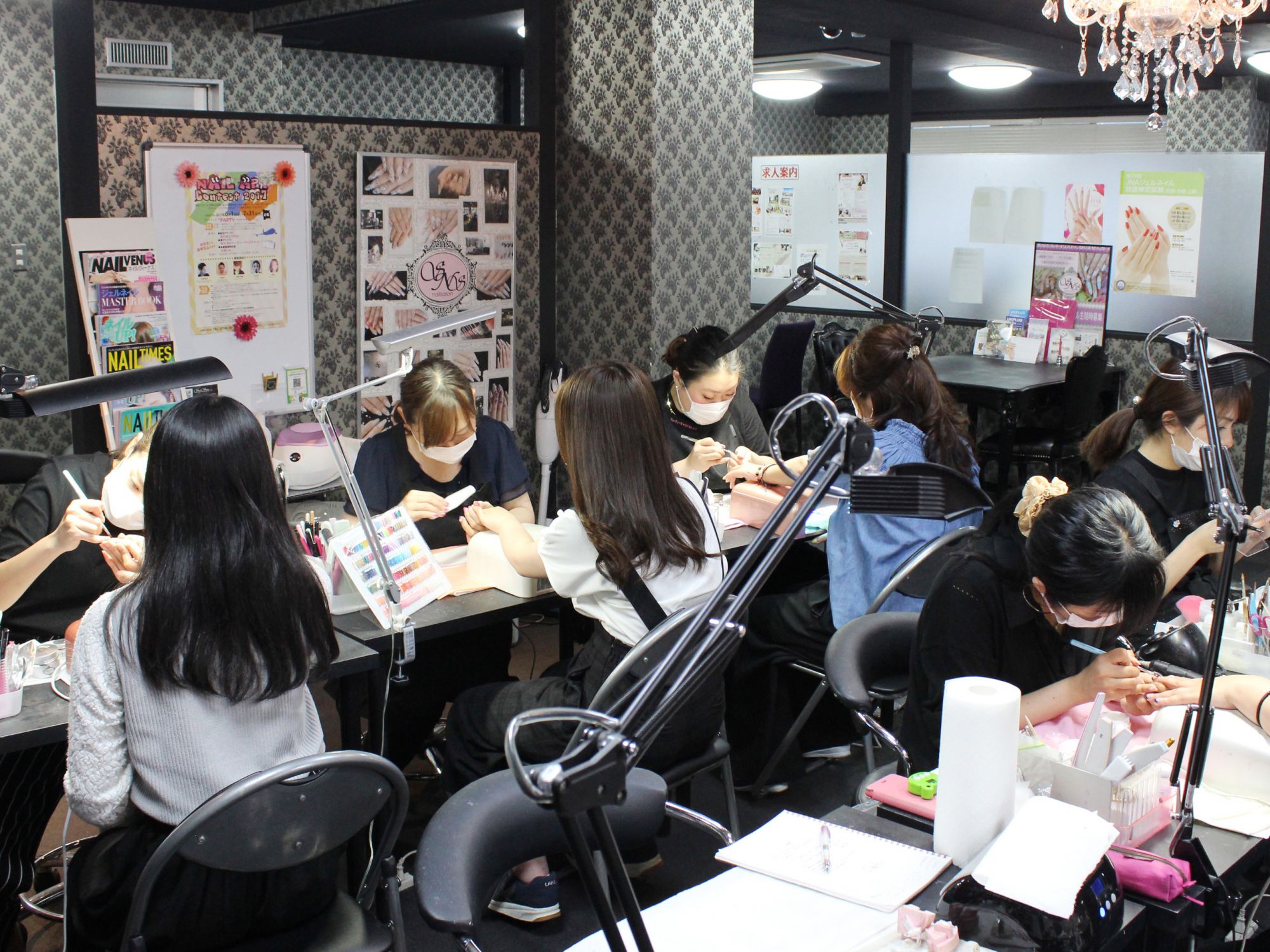 【難波】社会保険完備・月8日休み・実働8時間！高待遇が人気！ネイルが大好き!!もっと技術を向上させたい!!そんな方に朗報です。店舗展開中のサロン”SyiSyu　なんば店（シシュ　ナンバテン）”からネイリスト（ネイル）の求人♪