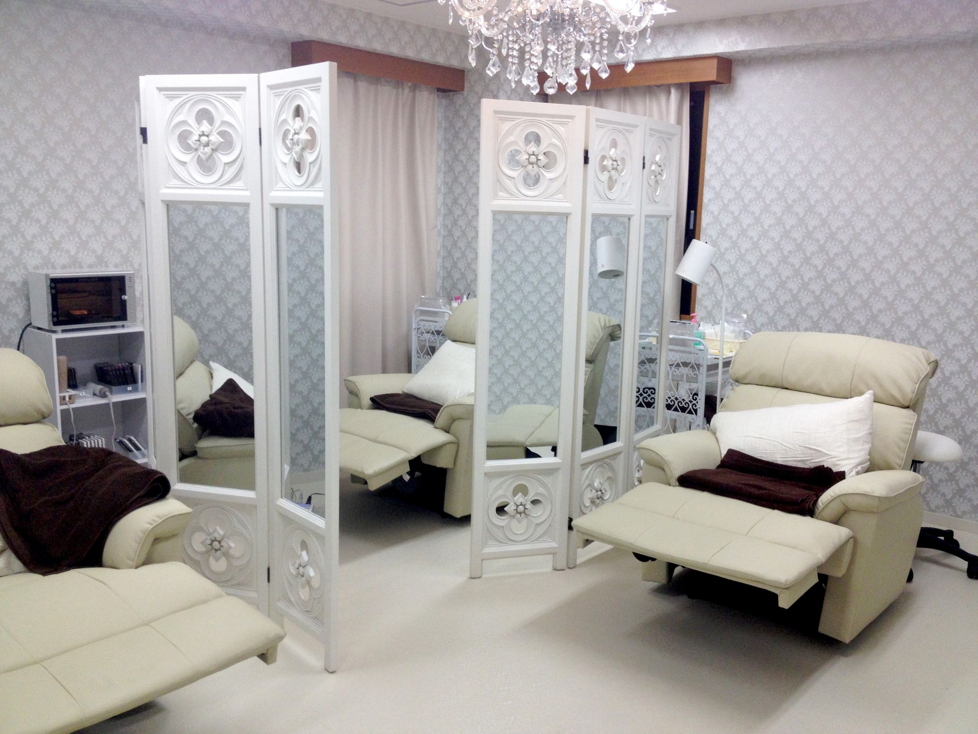 【高槻】社会保険完備・月8日休み・実働8時間！もっと技術を向上させたい！そんな方に朗報！関西で店舗展開中のアイラッシュとネイルのサロン「SyiSyu 高槻店（シシュタカツキテン）」からアイリスト（アイデザイナー・まつ毛エクステ）の求人★★