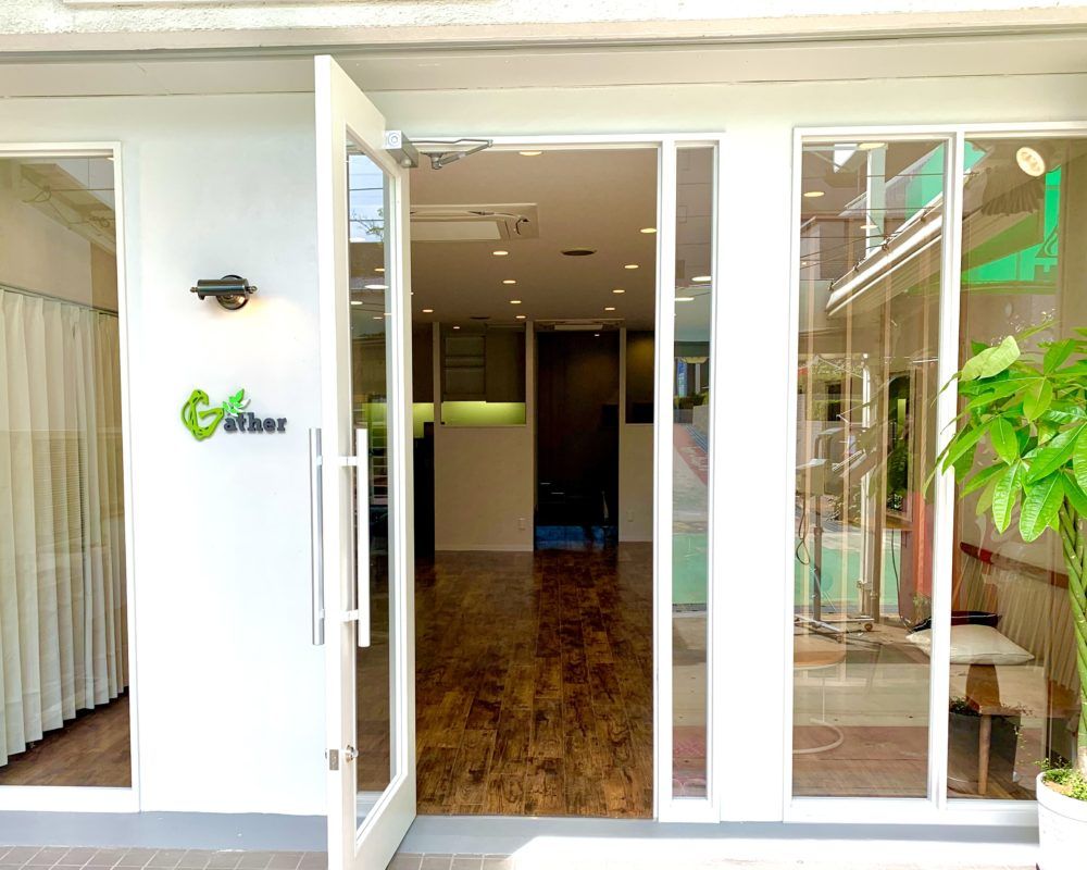 【千里中央】≪月8,9日休み≫≪社会保険完備≫≪平均退社19時≫離職率の低さが、働きやすさの証ですよ!着付けも学んでいく事ができるサロン「Gather 千里中央店(ギャザーセンリチュウオウテン)」からスタイリスト(美容師)の求人☆☆