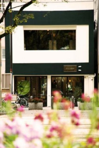 【本町】 初めての方歓迎 フリースタイリスト 面貸し シェアサロン募集 〉
梅田&心斎橋からでも通いやすいエリア！オシャレなうつぼ公園沿いで寛ぎサロンワーク！62％〜75%！広告宣伝でのフリー担当も可能
”SALOON（サルーン）”からスタイリスト（美容師）の求人☆☆