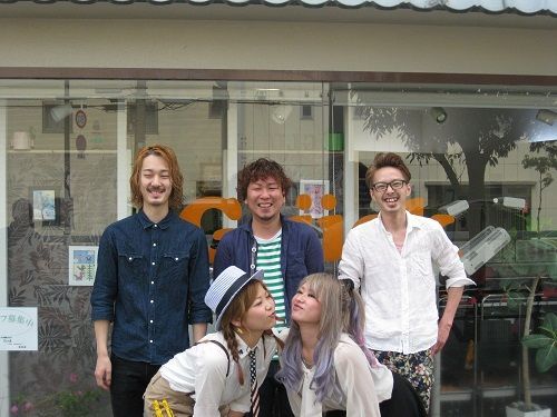 【九条】 社会保険加入の相談OK  独立支援制度あり 地域密着で幅広い年代のお客様に大人気のヘアサロン！仕事と休みのメリハリをつけて長く働ける環境です！お店の売上に応じて歩合給もあり！「Gluck Hair Relaxation 九条店（グルックヘアリラクゼーションクジョウテン）」からスタイリスト（美容師）の求人☆★☆