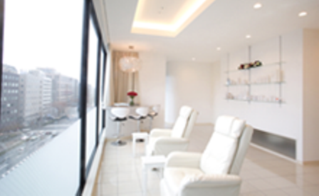 【烏丸御池】社会保険完備☆エステティシャンとしてだけではなく、素敵な女性に成長出来るサロン 働きやすい環境が整っています♪”Salan de Lumignon(サロン ド ルミニョン)”からエステティシャン(エステ)の求人♪