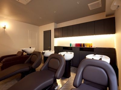 【生駒】《社会保険完備&最大月8日休みも可能》ここまで高待遇なサロン、中々無いですよ!!着付やメイク、希望に合わせて幅広い技術を学べる環境♪トータルビューティーサロンLouvre (ルーヴル)からアシスタント(美容師)の求人☆★