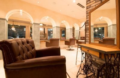 【生駒】《社会保険完備&最大月8日休みも可能》ここまで高待遇なサロン、中々無いですよ!!着付やメイク、希望に合わせて幅広い技術を学べる環境♪トータルビューティーサロンLouvre (ルーヴル)からアシスタント(美容師)の求人☆★