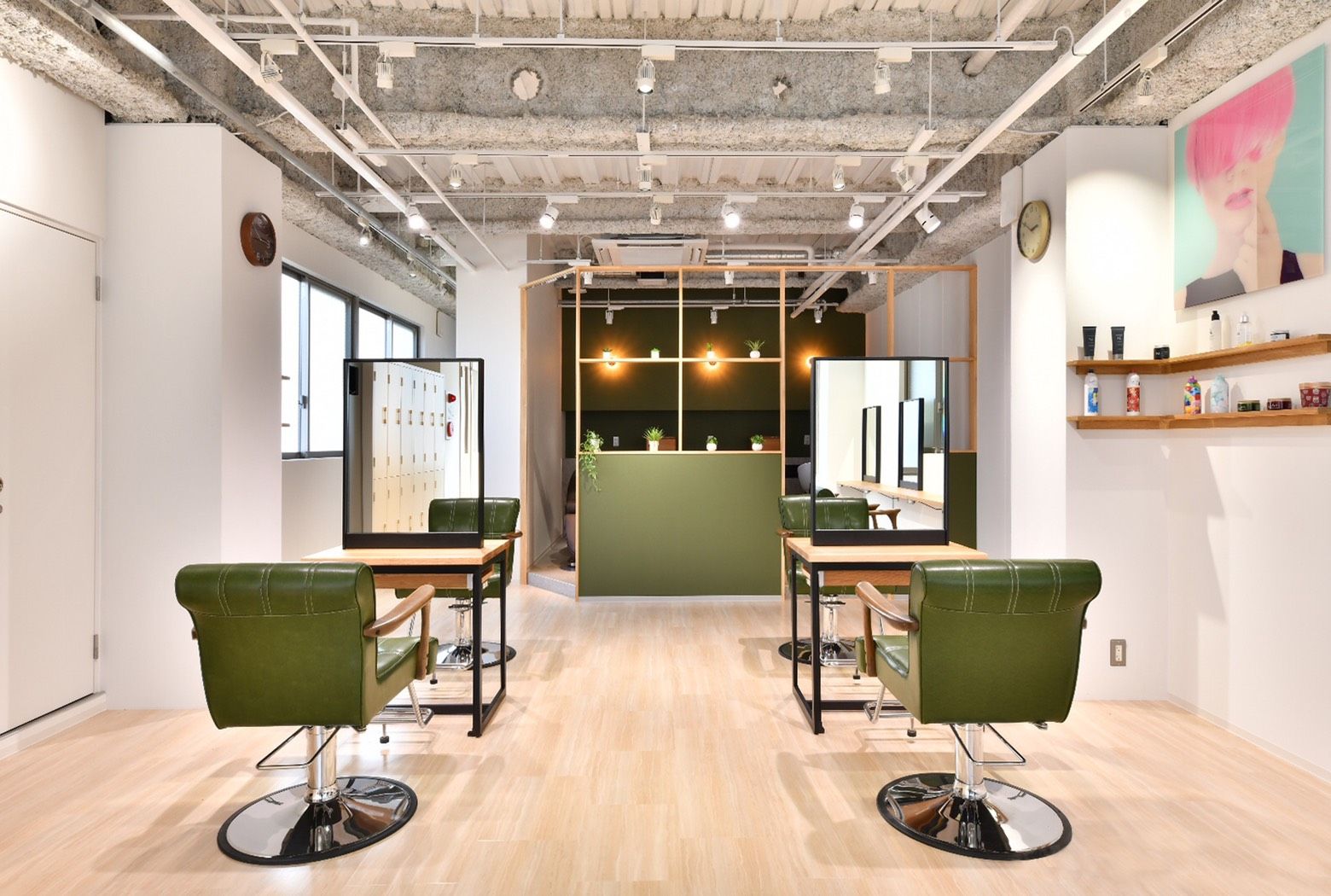 【阪急豊中】≪社会保険完備≫≪20時頃退勤≫≪指名料全額バック≫正社員・業務委託から選べるため、ライフスタイル重視の方でも働きやすい!地域密着型サロン「Palacchi 豊中店(パラッチトヨナカテン)」からスタイリスト(美容師)の求人★☆