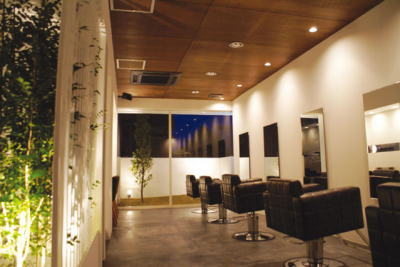 【星ヶ丘】≪完全週休2日制&社会保険完備≫≪賞与あり≫≪教育カリキュラムも整っており2年以内にJr.スタイリストデビューが目指せる≫≪ママさん美容師も大歓迎≫店舗展開も計画中で勢いのある人気サロン!「Jade recit(ジェイドレシィ)」からアシスタント(美容師)の求人☆☆