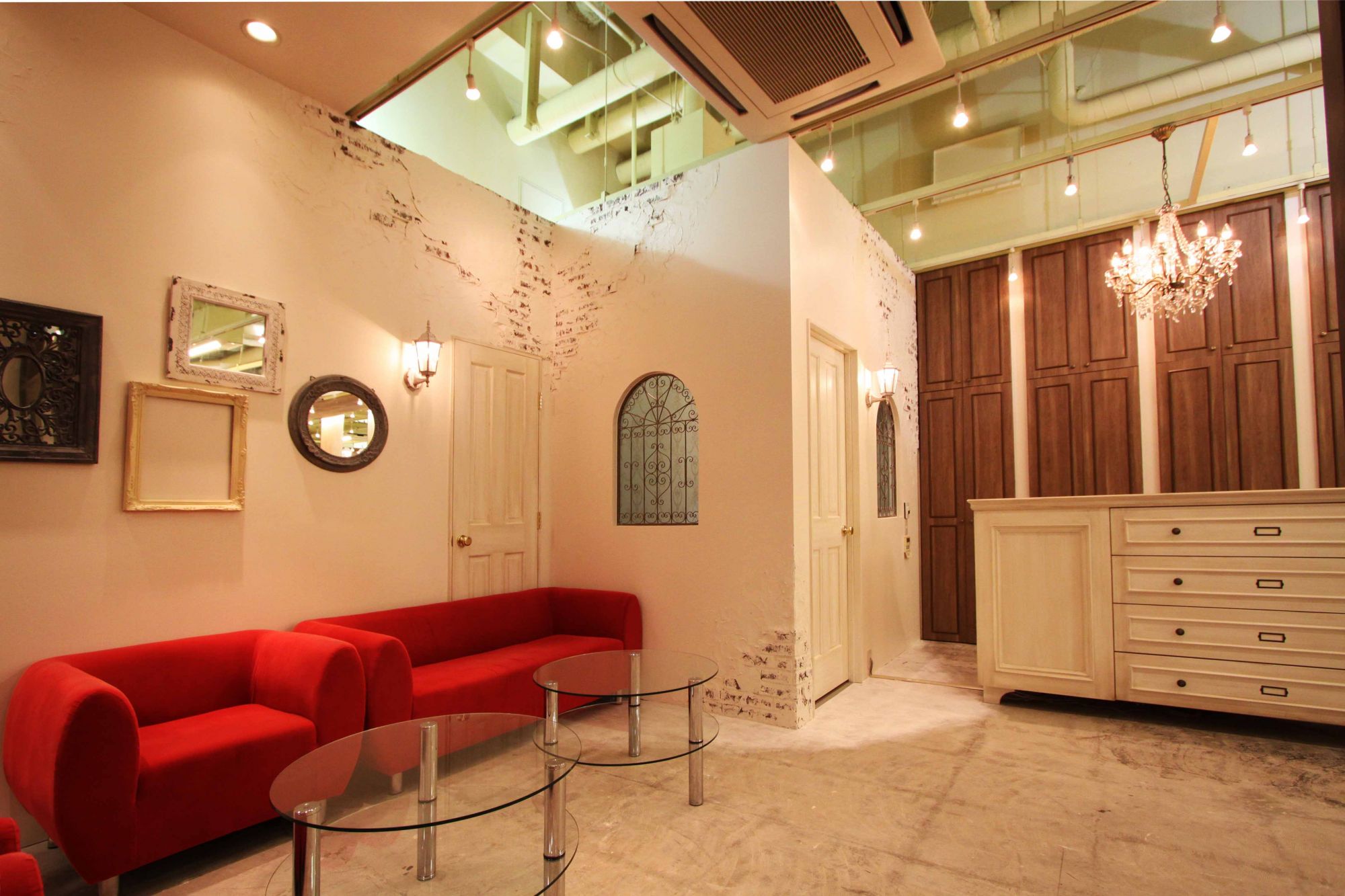 【西宮北口】来客数が多く入客チャンス大♪社保完備で安心勤務！有給休暇あり♪コミュニケーションを大事にし長く働けるサロン♪“axt 西宮北口本店 (アクストニシノミヤキタグチホンテン)”からスタイリスト(美容師)の求人☆★