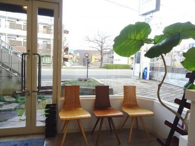 【牧落】◇◆平均退社19時半◆完全週休2日制選択可能◆◇1人ひとりのお客様を大切にし、じっくりと時間をかけて施術!オーナーさんの柔らかいお人柄も魅力の一つ♪箕面WISH(ミノウウィッシュ)からJr.スタイリスト・スタイリスト(美容師)の求人☆★☆