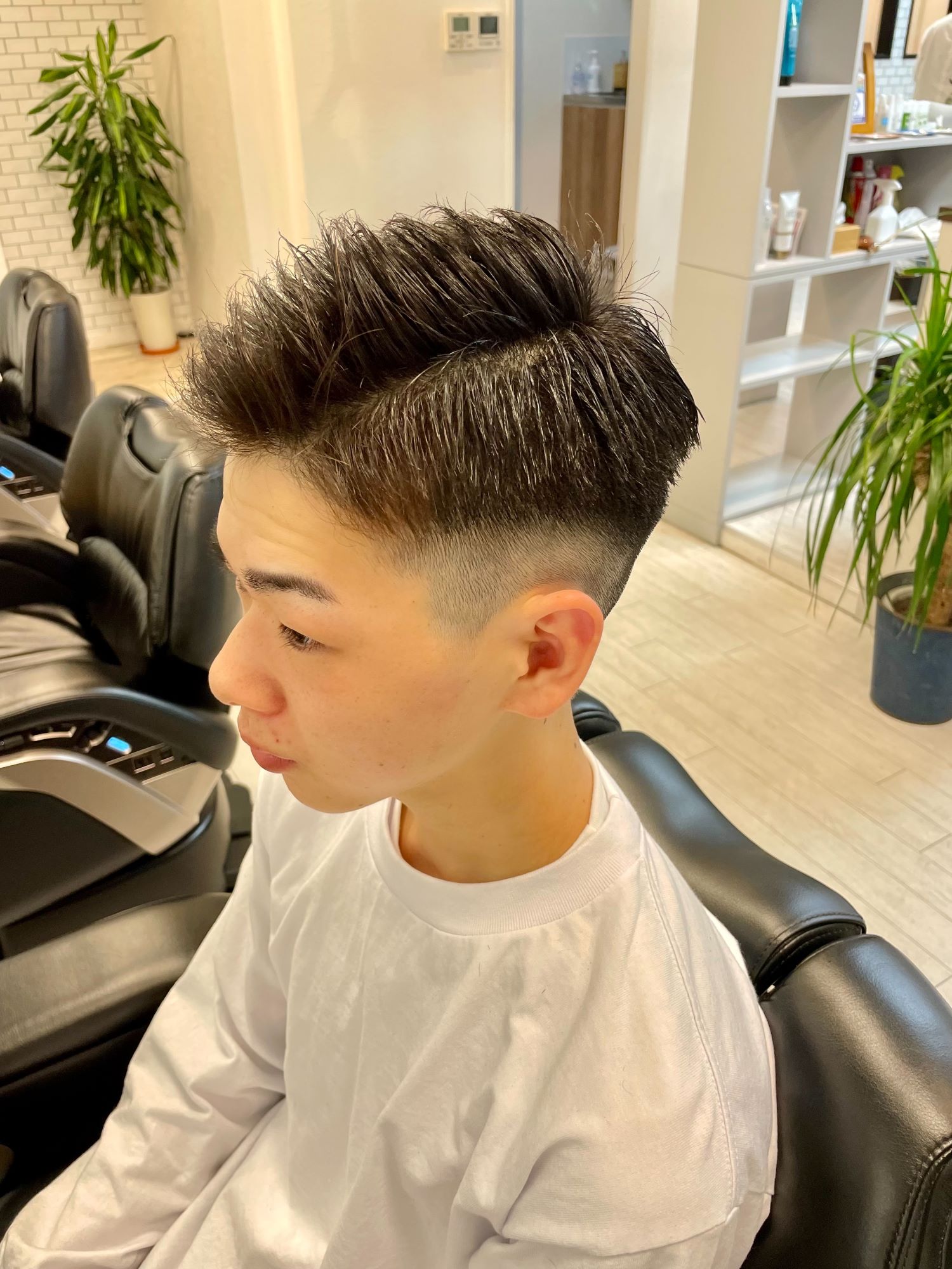 【泉大津駅】≪社会保険あり≫≪月給25万円〜≫≪完全週休2日もOK≫メンズに特化！今どきなおしゃれなメンズスタイルも提供、幅広い経験を積めますよ。お客様の数も多いので、レッスンと入客で早く成長できます！「hair make Yamakawa（ヤマカワ）」からアシスタント（美容師・理容師）の求人☆★